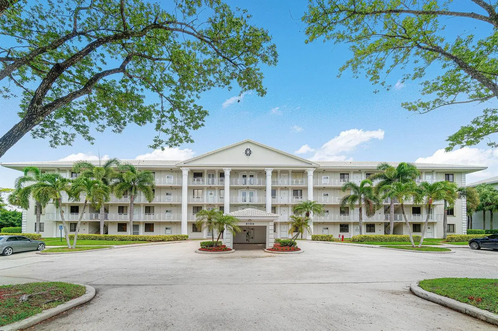 2 bedroom 2 bath Residential for sale at 6169 Balboa Circle # 202, Boca Raton FL 33433