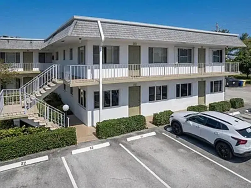 2 bedroom 1 bath Residential for sale at 2920 CYNTHIA Lane # 202, FL 33461