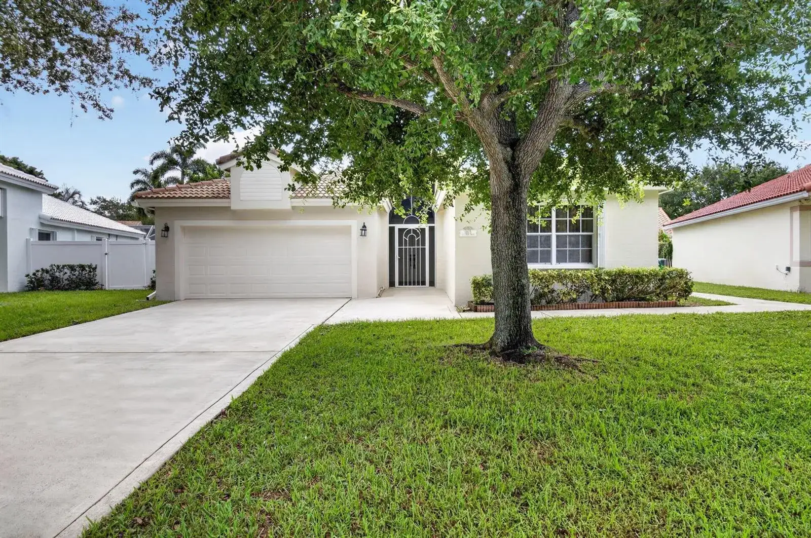 3 bedroom 2 bath Residential for sale at 1165 Sea Grape Circle, Delray Beach FL 33445