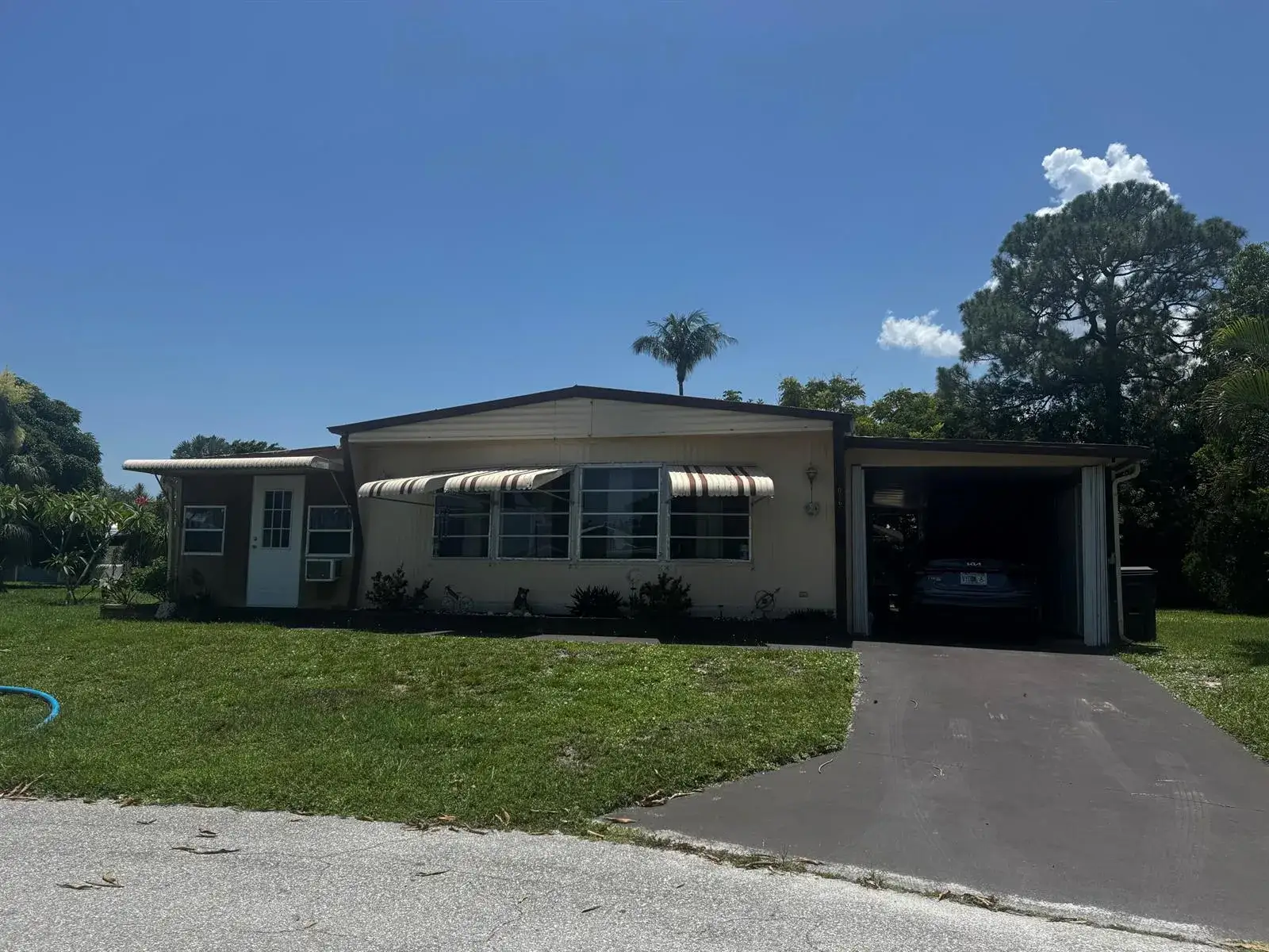 3 bedroom 2 bath Residential for sale at 6165 N joshua Lane, Lantana FL 33462