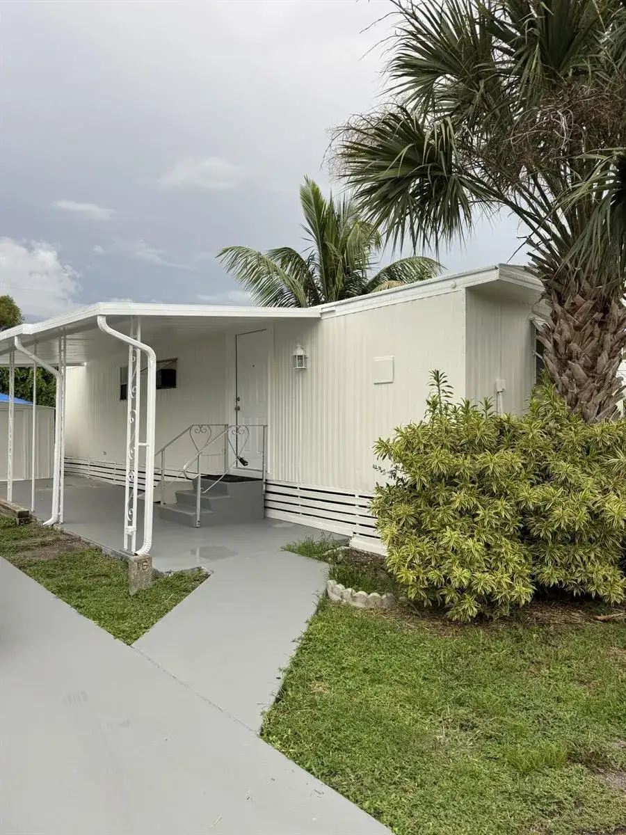 2 bedroom 1 bath Residential for sale at 16 Palm Drive # 16, FL 33461
