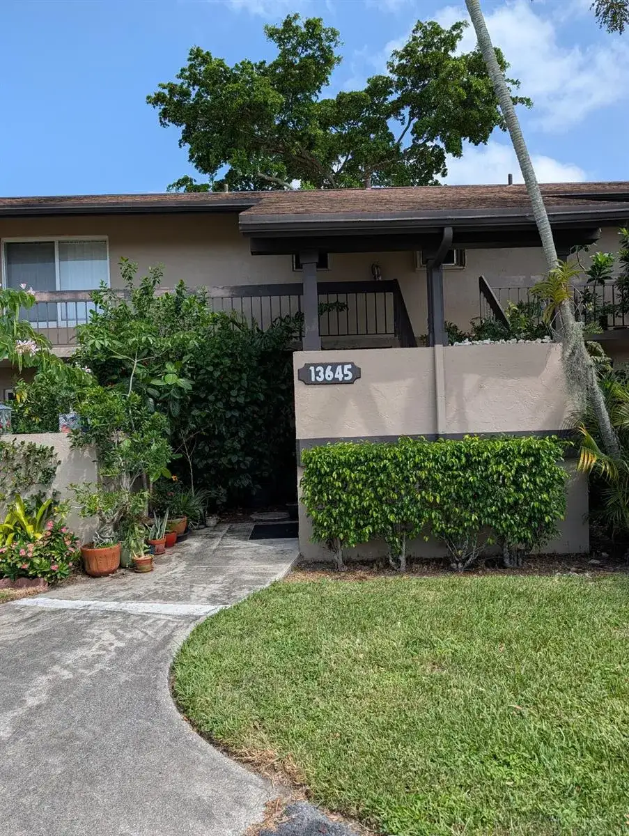 2 bedroom 2 bath Residential for sale at 13645 VIA AURORA # C, Delray Beach FL 33484