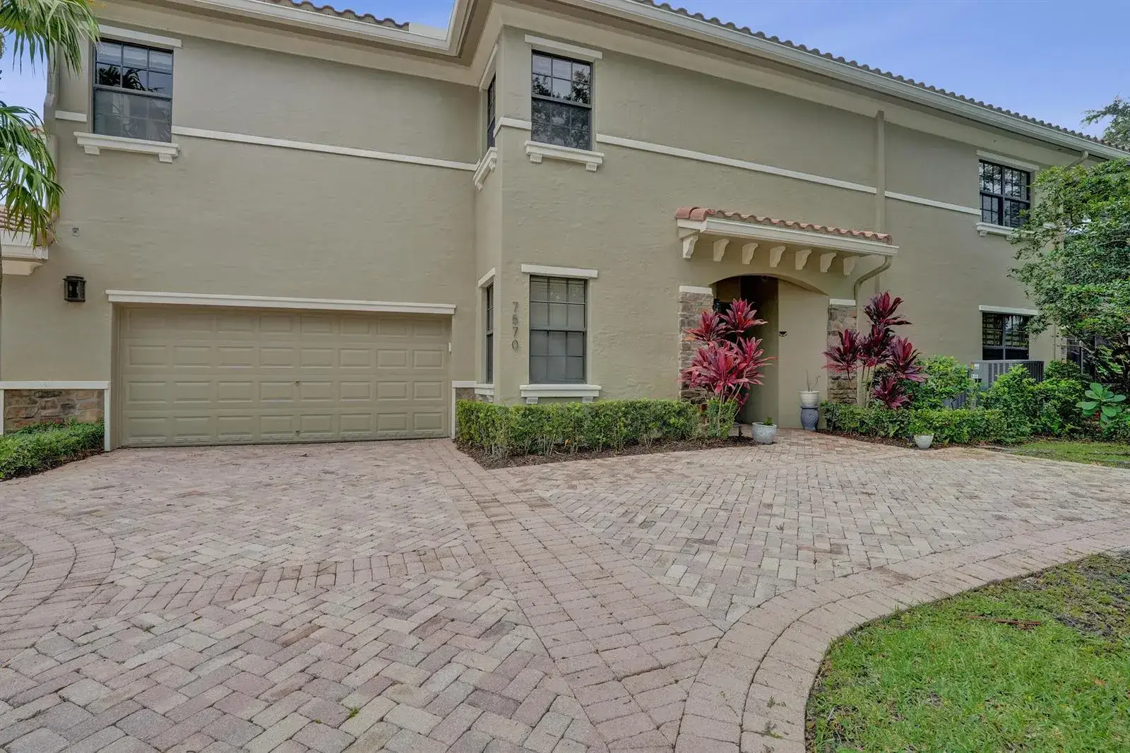 3 bedroom 2 bath Residential for sale at 7570 Old Thyme Court # 9C, Parkland FL 33076