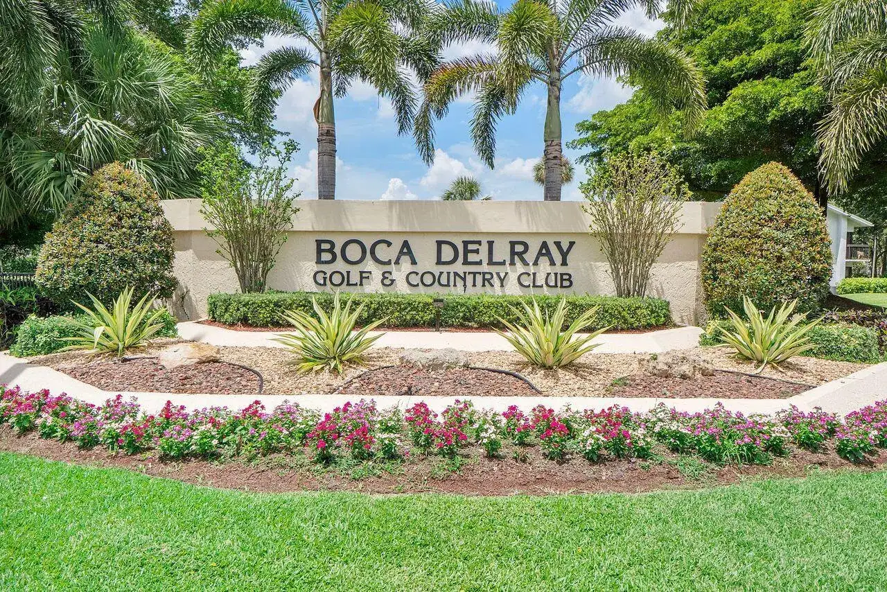 2 bedroom 2 bath Residential for sale at 5055 Oak Hill Lane # 213, Delray Beach FL 33484