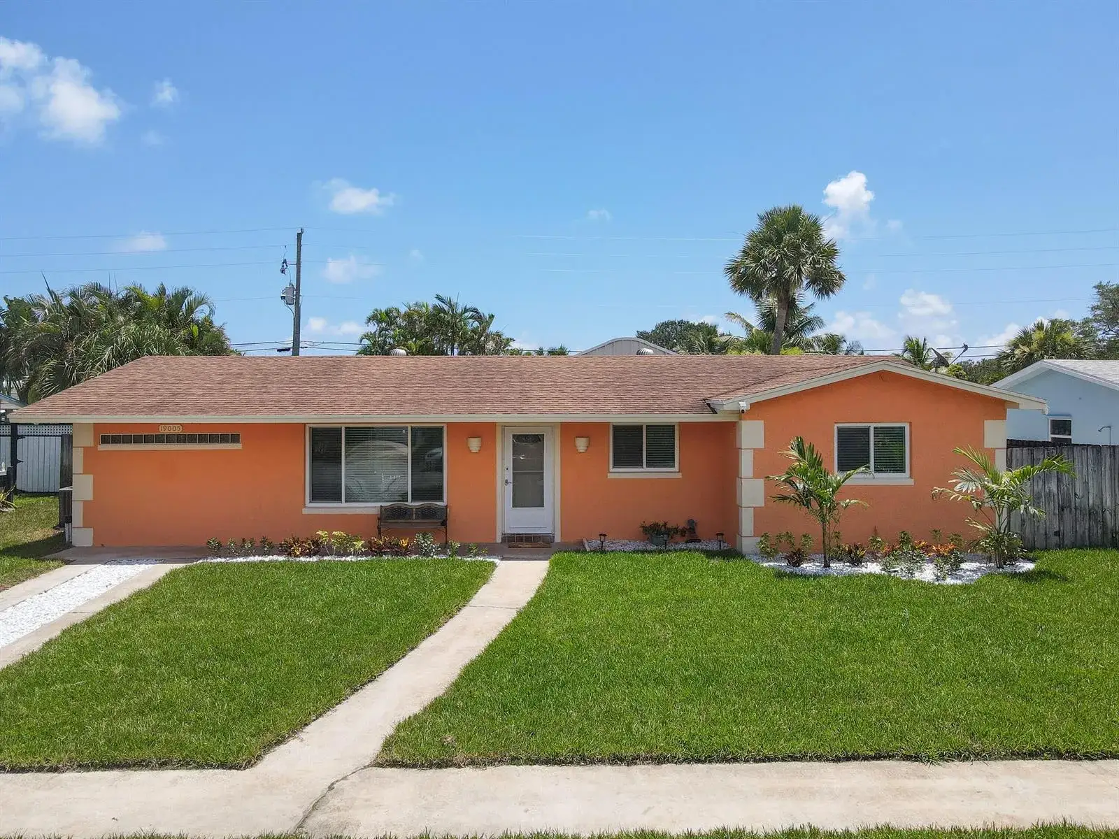 4 bedroom 2 bath Residential for sale at 19005 SE SOUTHGATE Drive, Jupiter FL 33469