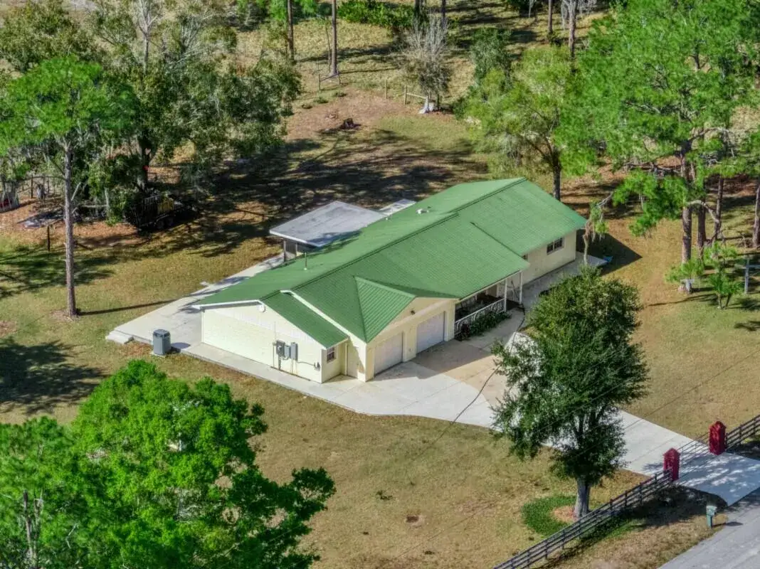 2 bedroom 2 bath Residential for sale at 948 S Riverdale Road, FL 33825