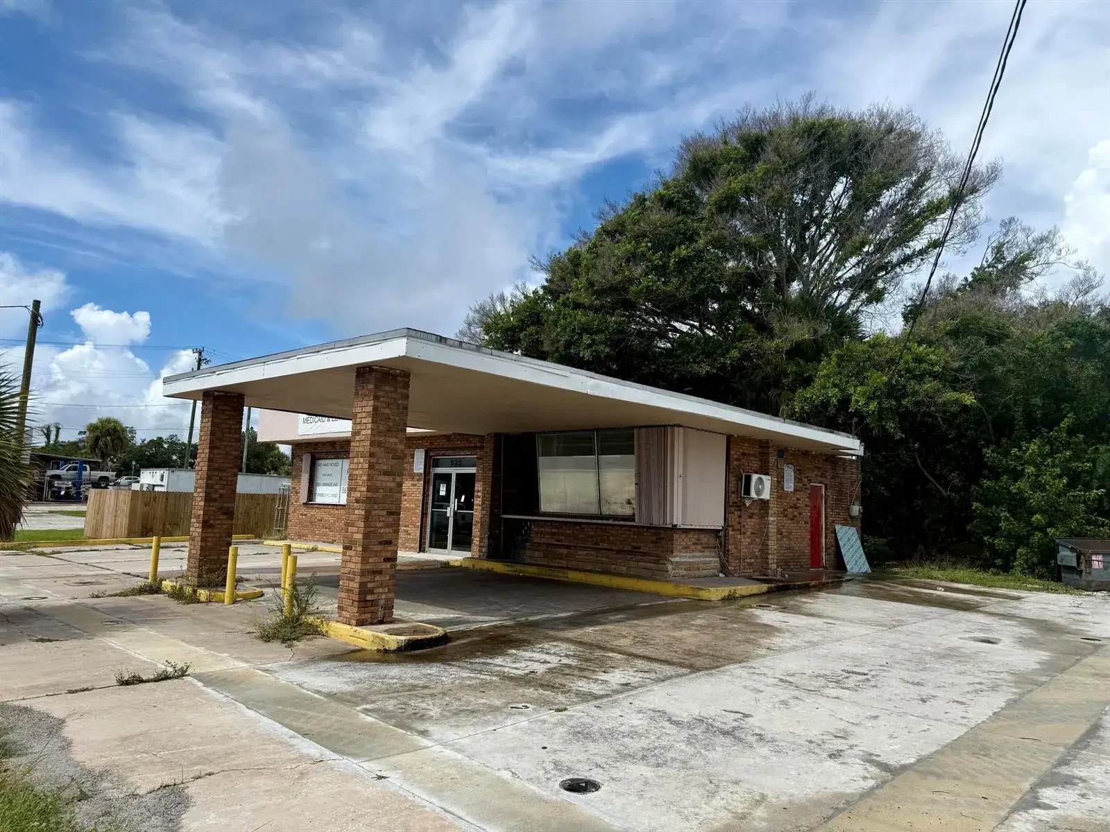 Commercial Sale for sale at 525 N US Hwy 1, Fort Pierce FL 34950