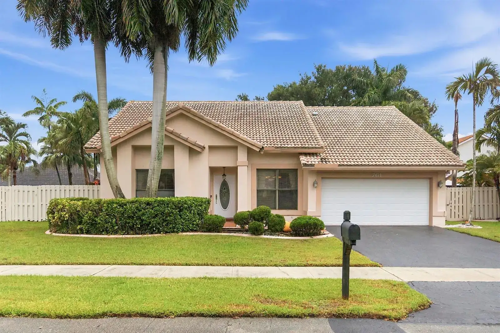 3 bedroom 2 bath Residential for sale at 761 Greenbriar Avenue, Davie FL 33325