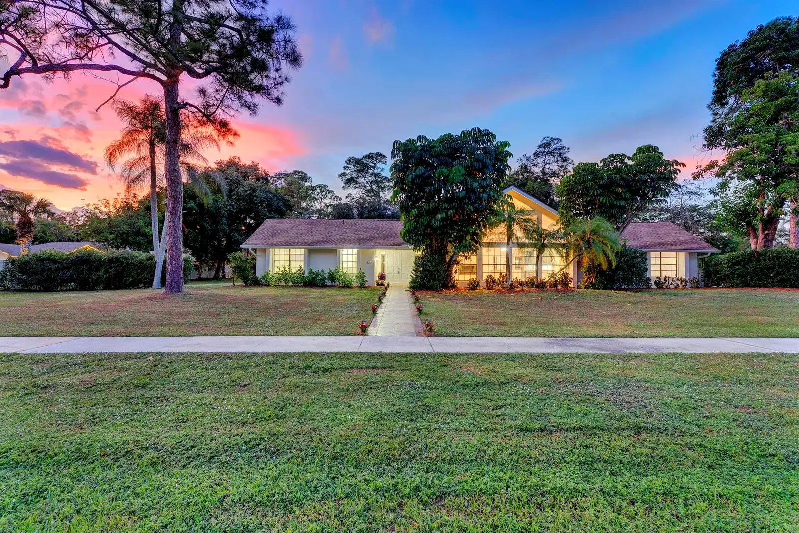 3 bedroom 2 bath Residential for sale at 225 Sulky Way, Wellington FL 33414