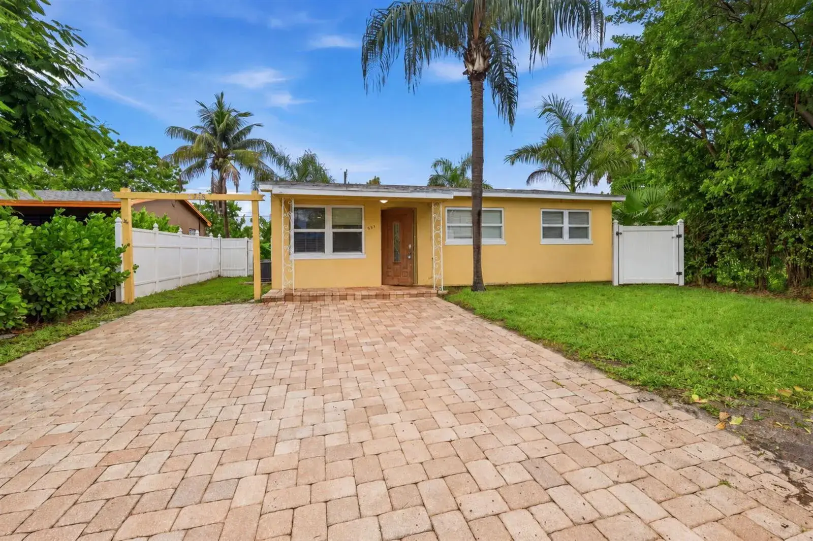 4 bedroom 3 bath Residential for sale at 939 CHARLES Street, West Palm Beach FL 33401