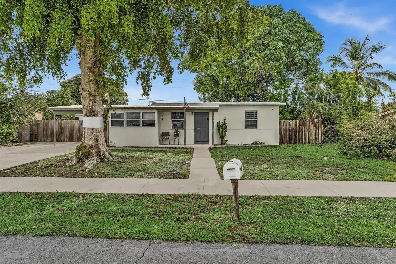 2 bedroom 1 bath Residential for sale at 4954 NE 14TH Avenue, Pompano Beach FL 33064