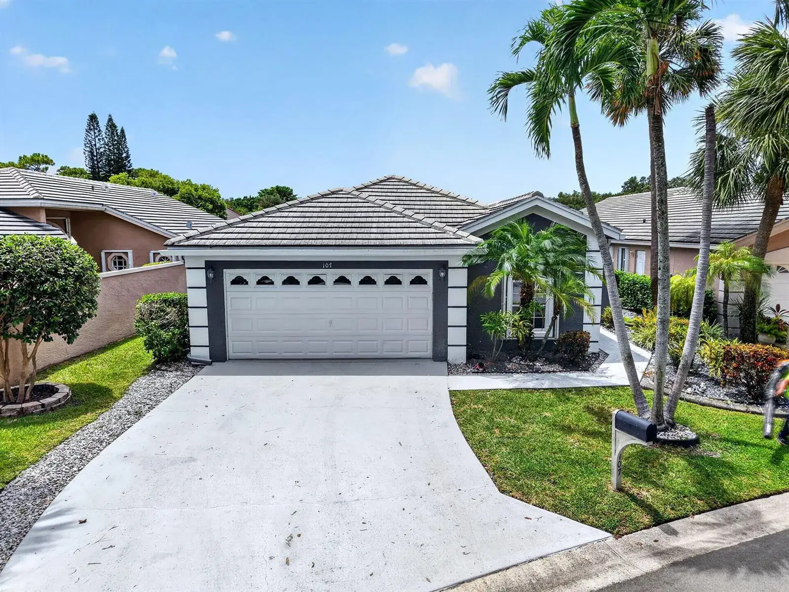 3 bedroom 2 bath Residential for sale at 107 Harbor Lake Circle, FL 33413