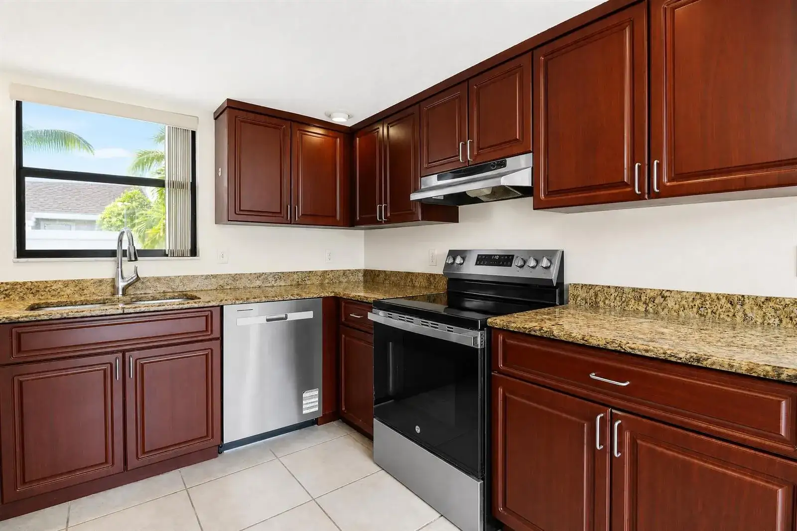 3 bedroom 2 bath Residential Lease for rent at 202 LAKEWOOD Drive # 11B, Jupiter FL 33458