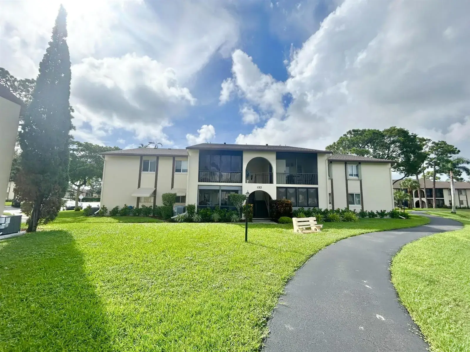 2 bedroom 2 bath Residential for sale at 132 Lake Pine Circle # 2, FL 33463