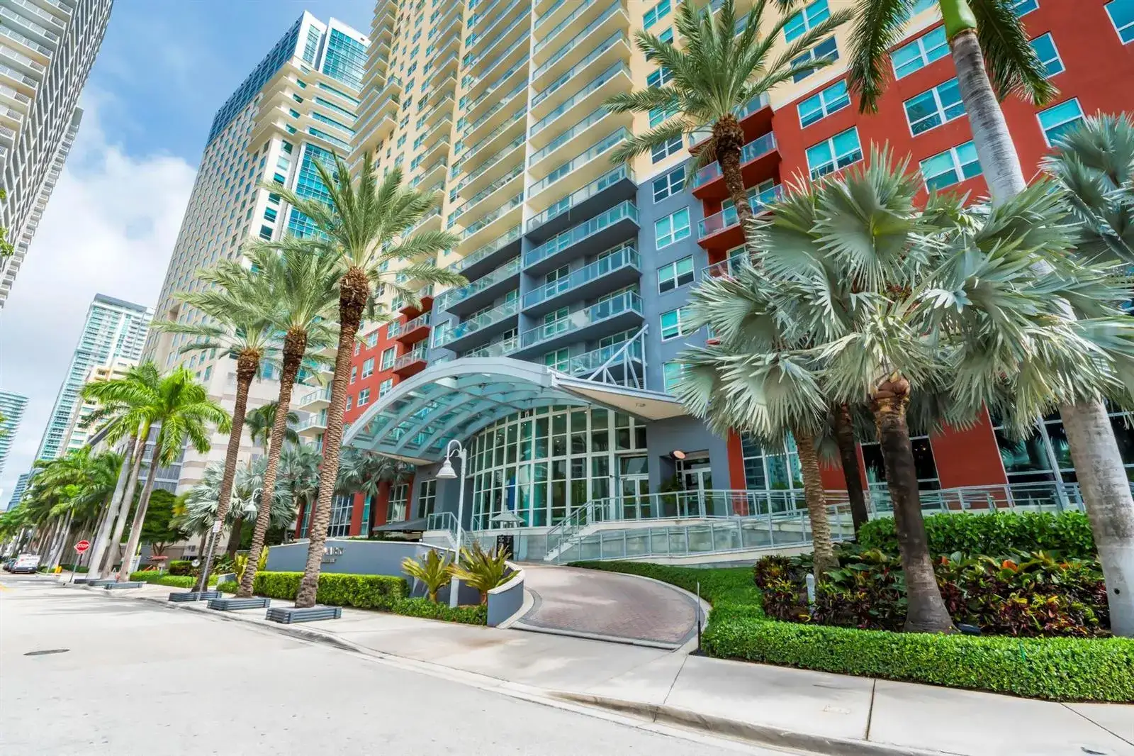 2 bedroom 2 bath Residential for sale at 1155 BRICKELL BAY Drive # 2509, Miami FL 33131