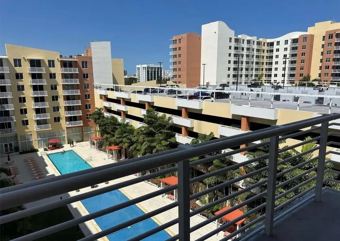 2 bedroom 2 bath Residential for sale at 2775 NE 187th Street # 325, Miami FL 33180