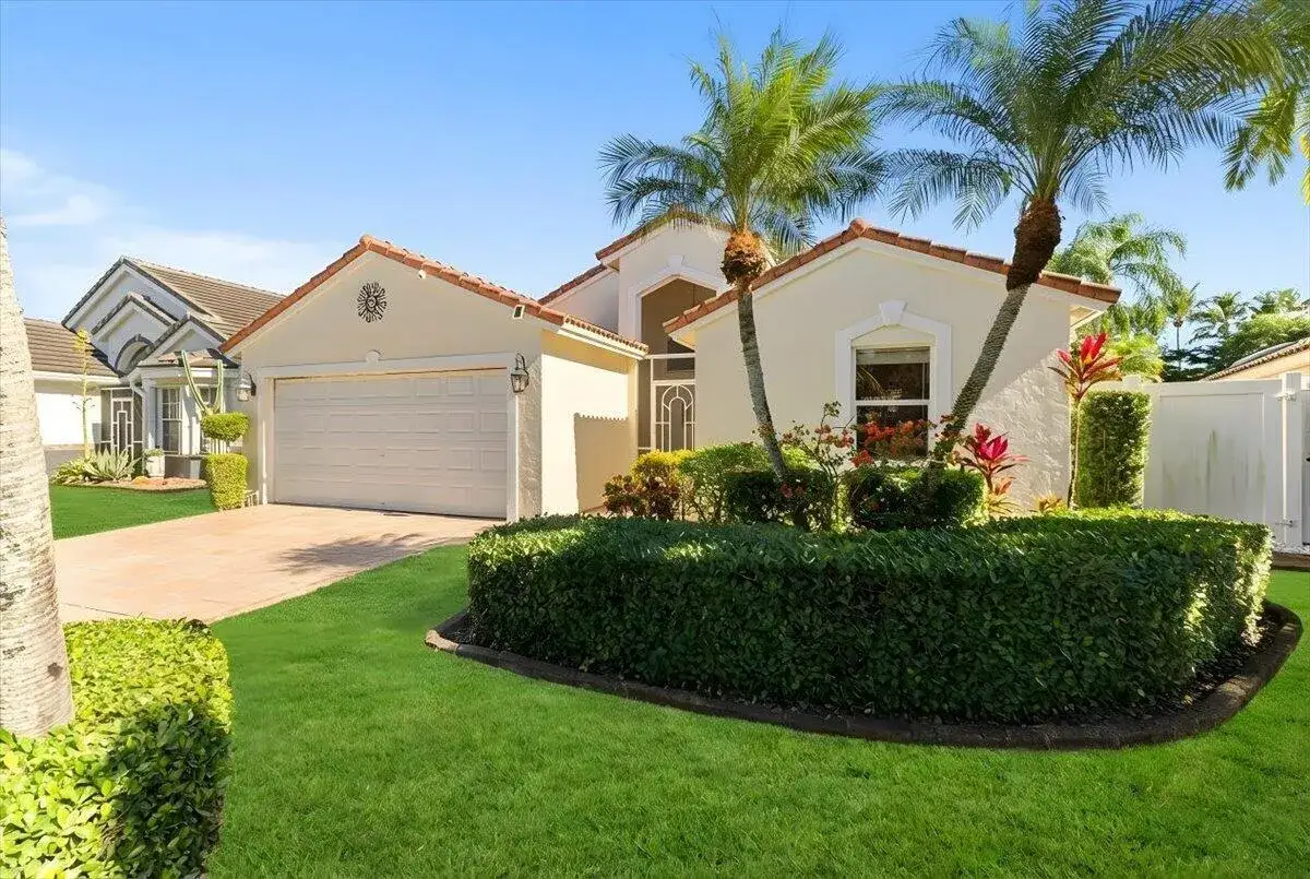 3 bedroom 2 bath Residential for sale at 7534 Ironbridge Circle, Delray Beach FL 33446