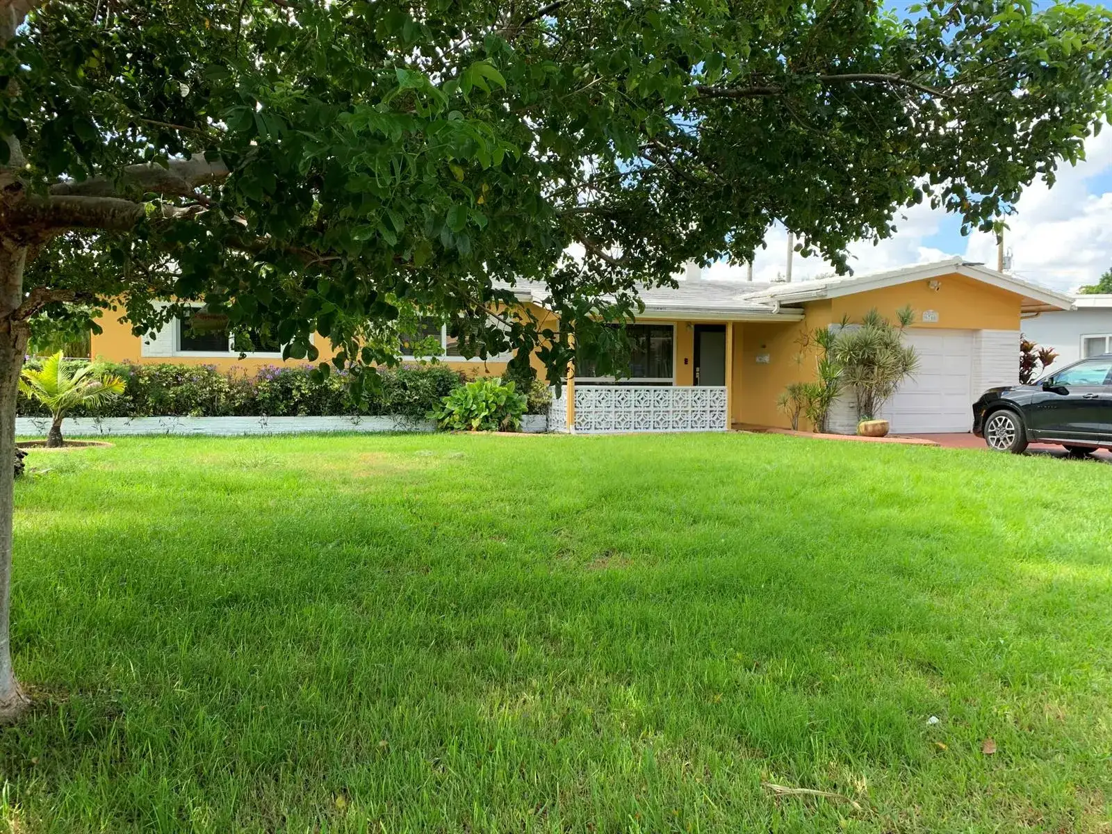 3 bedroom 2 bath Residential for sale at 6760 SW 11TH Street, Pembroke Pines FL 33023