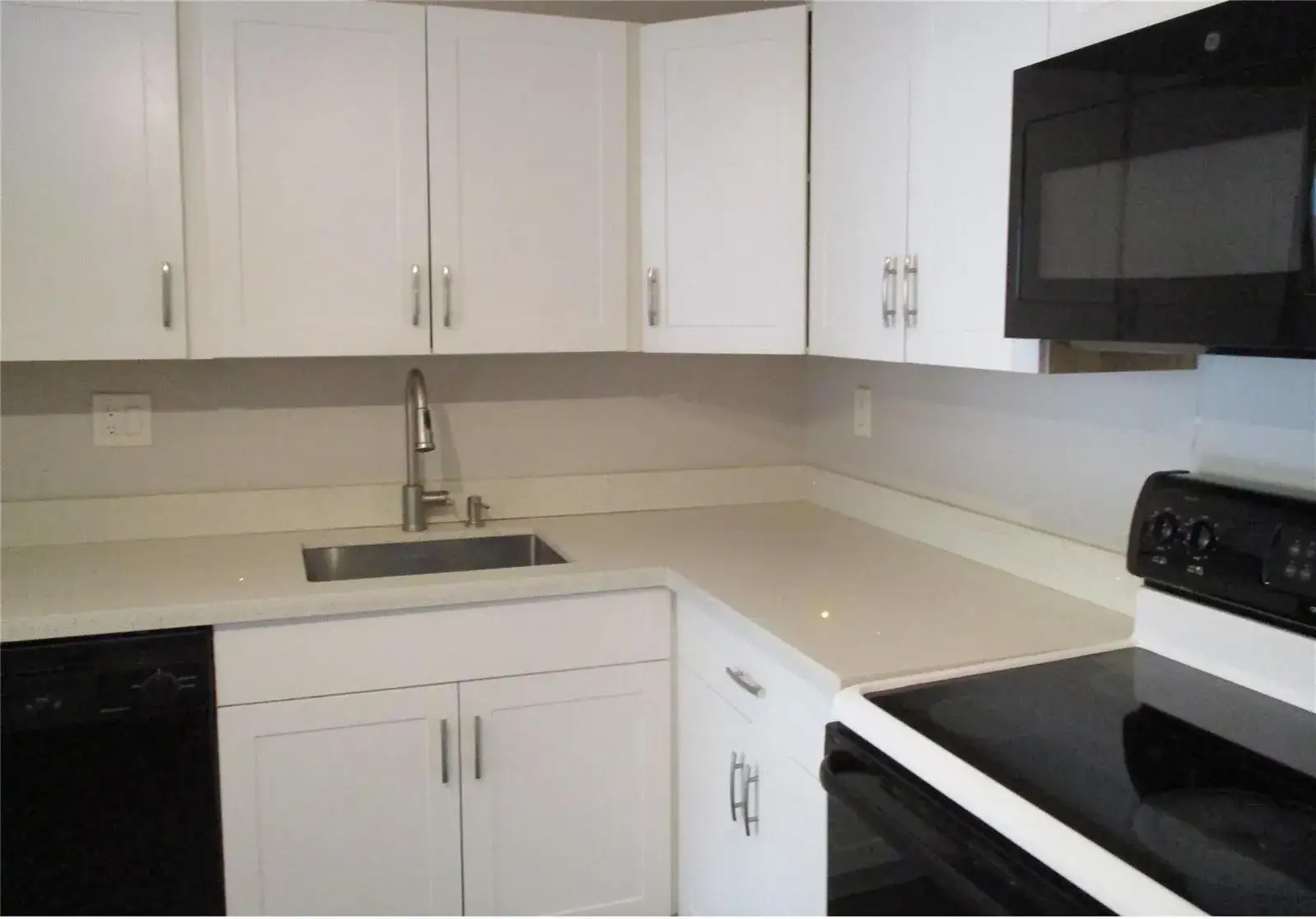 1 bedroom 1 bath Residential Lease for rent at 2731 TAFT Street # 201, Hollywood FL 33020