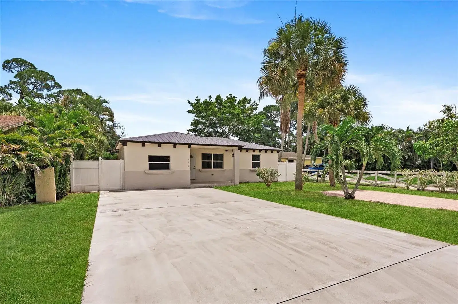 3 bedroom 2 bath Residential for sale at 3856 Corrigan Court, FL 33461