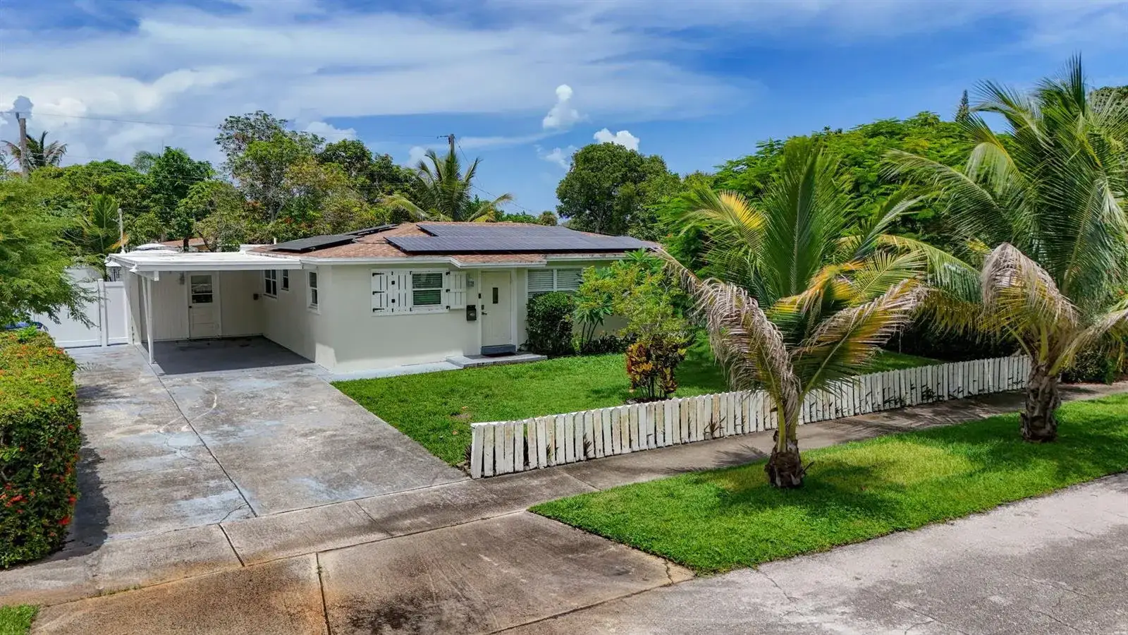 4 bedroom 2 bath Residential for sale at 813 Date Palm Drive, Lake Park FL 33403