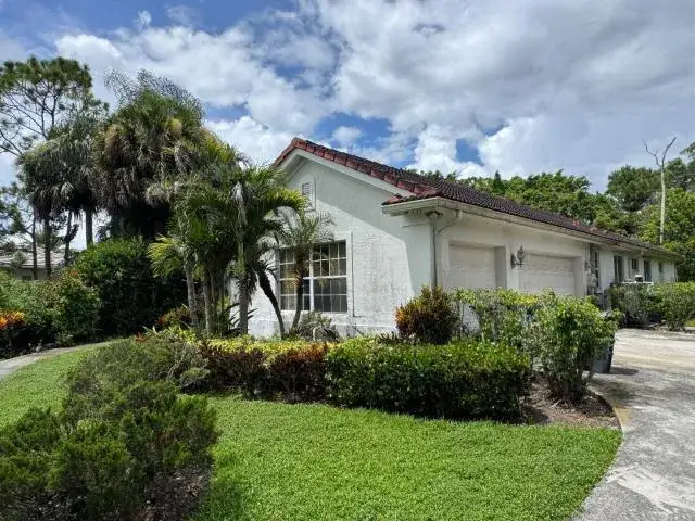 4 bedroom 3 bath Residential for sale at 18554 SE OLD TRAIL Drive E, Jupiter FL 33478