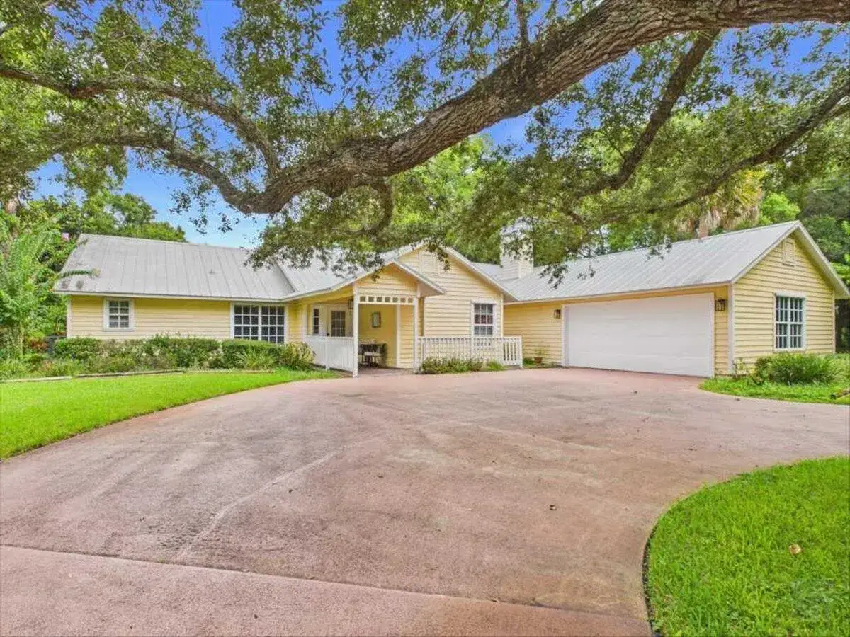 3 bedroom 2 bath Residential for sale at 2065 CORTEZ Avenue, Vero Beach FL 32960