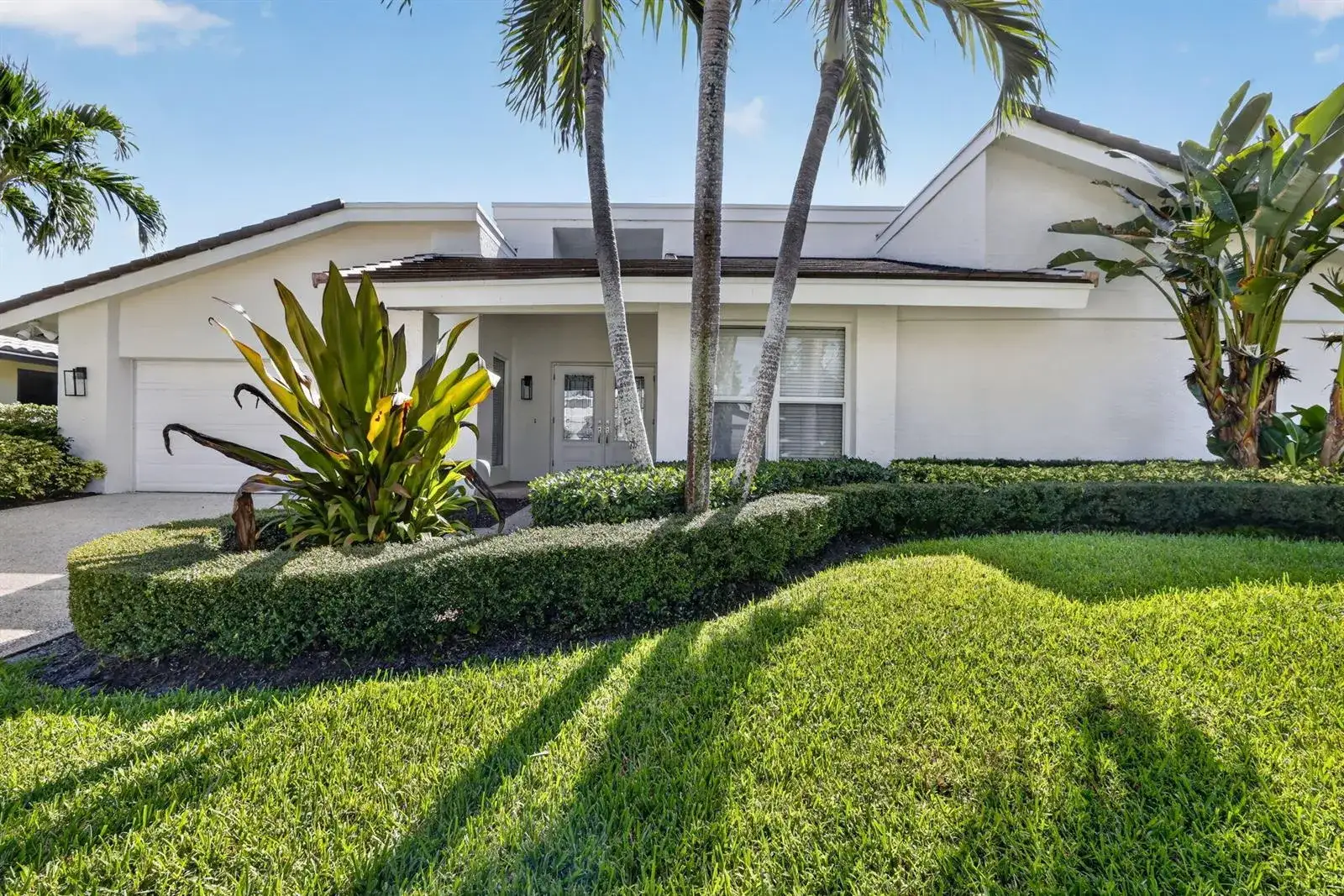 3 bedroom 2 bath Residential for sale at 625 LAKEWOODE Circle W, Delray Beach FL 33445