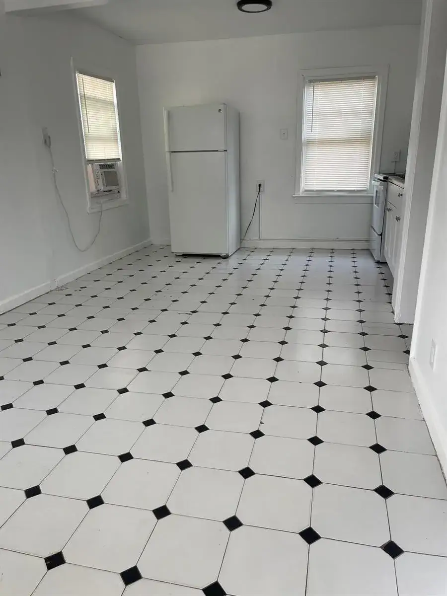 1 bedroom 1 bath Residential Lease for rent at 715 8th Avenue N, FL 33460