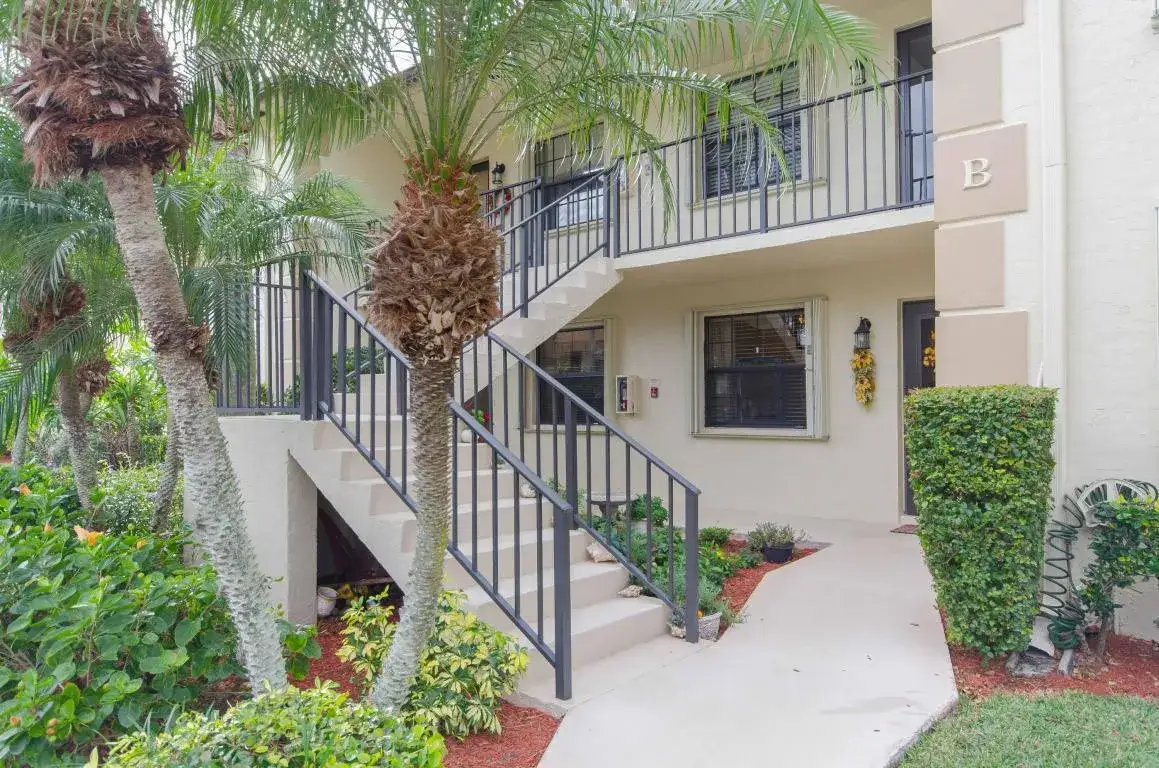 901 Pinecrest Circle # B, Jupiter FL 33458