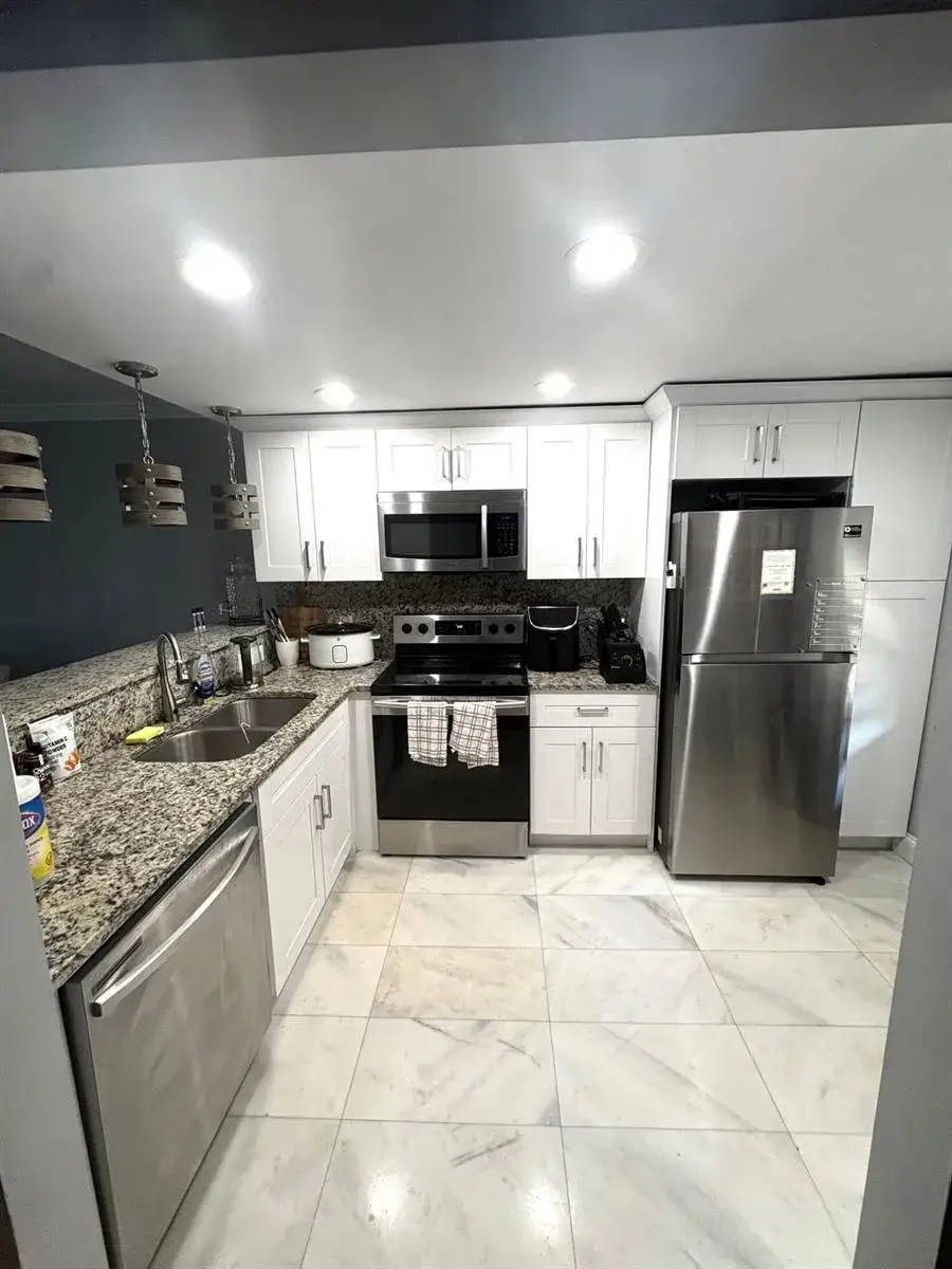 2 bedroom 2 bath Residential Lease for rent at 605 OAKS Drive # 304, Pompano Beach FL 33069