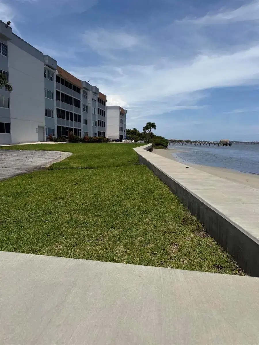 1 bedroom 1 bath Residential Lease for rent at 1516 S LAKESIDE Drive # 107, FL 33460