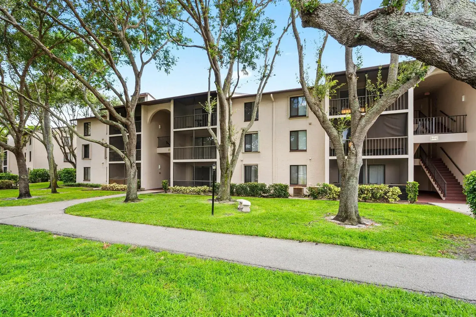 1 bedroom 1 bath Residential Lease for rent at 204 FOXTAIL Drive # F1, FL 33415