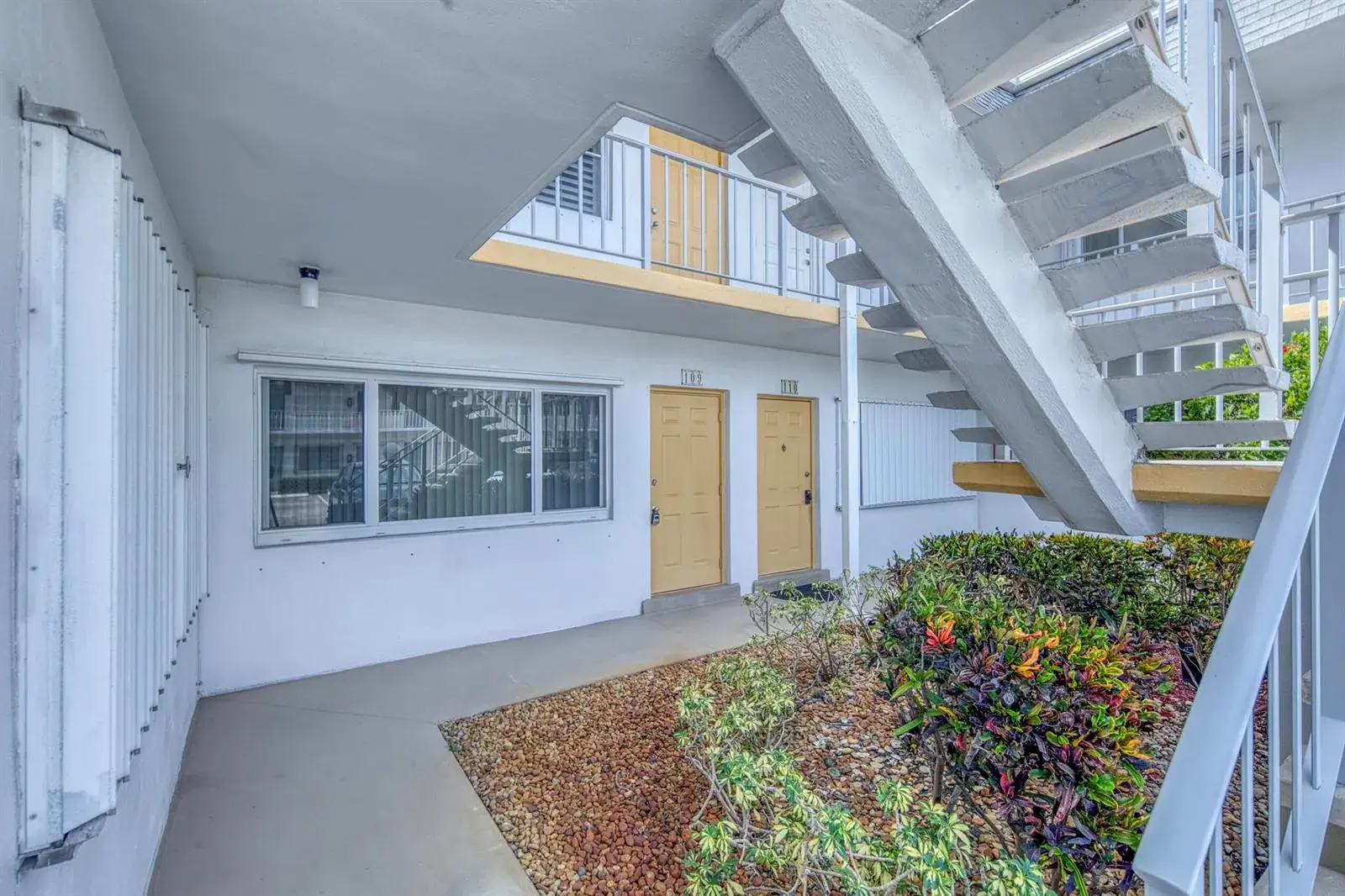 1 bedroom 1 bath Residential for sale at 3240 LAKE OSBORNE Drive # 109, FL 33461