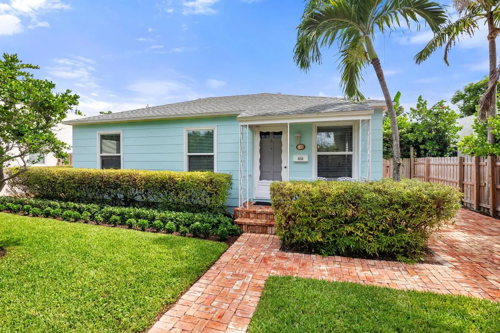 2 bedroom 1 bath Residential for sale at 816 Avon Road, West Palm Beach FL 33401