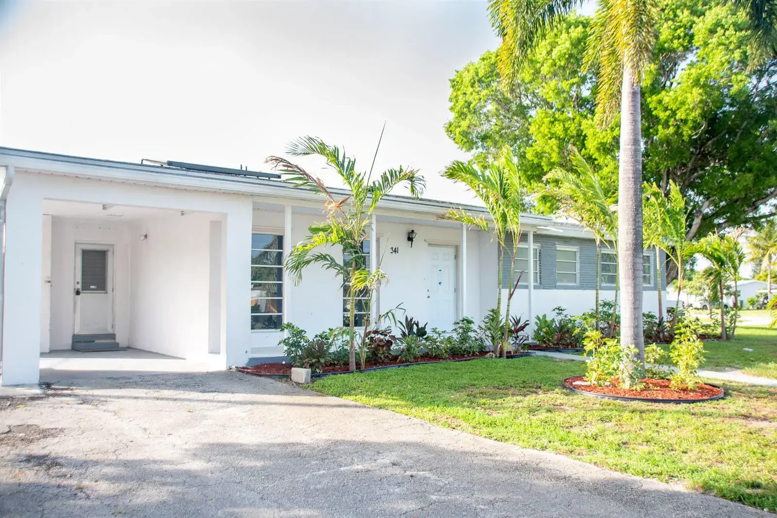 3 bedroom 2 bath Residential Lease for rent at 341 HENTHORNE Drive, Palm Springs FL 33461