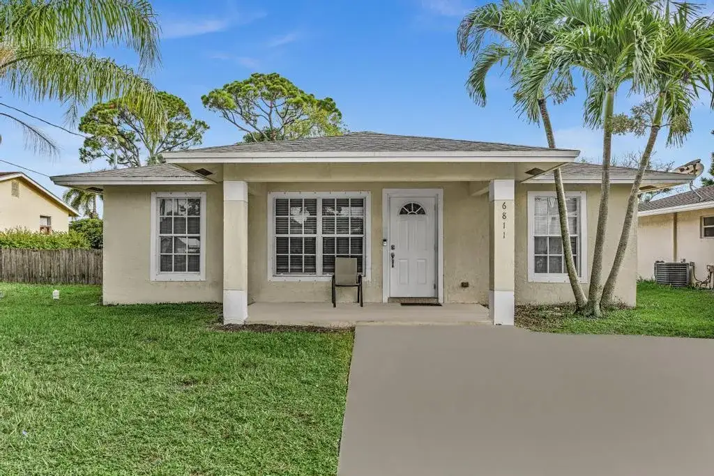4 bedroom 2 bath Residential for sale at 6811 2ND Street, FL 33458