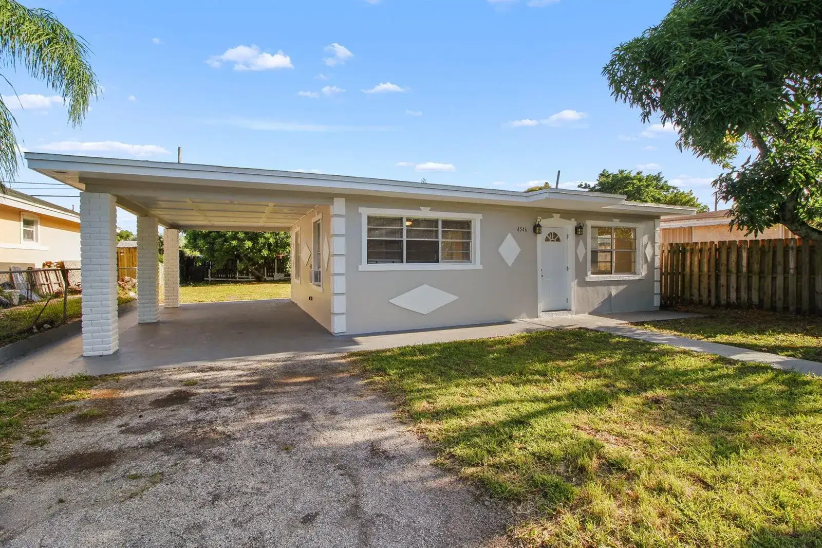 2 bedroom 1 bath Residential for sale at 4546 CARVER Street, FL 33463