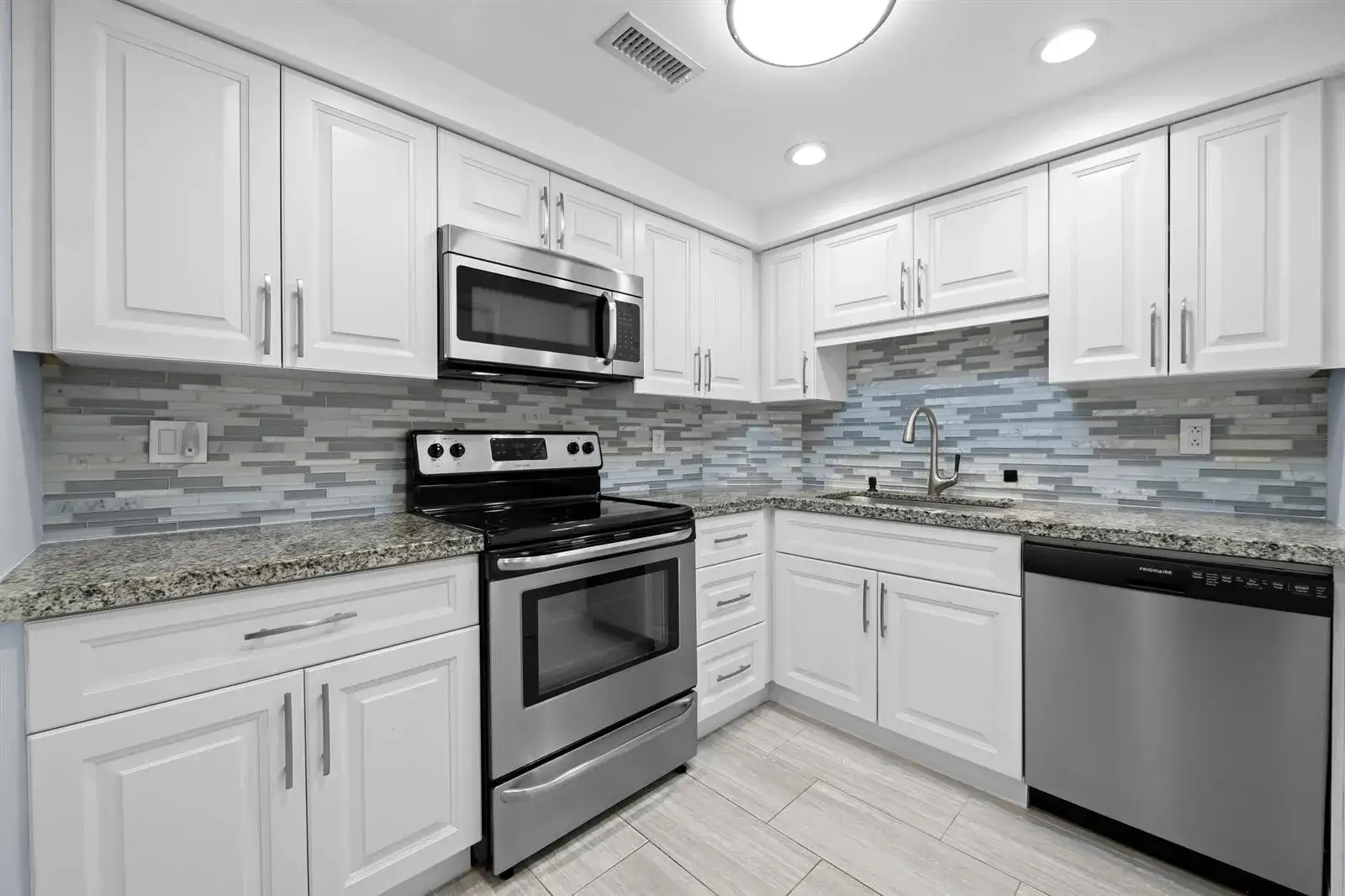 1 bedroom 1 bath Residential Lease for rent at 9 NE 19th Court # c110, Wilton Manors FL 33305