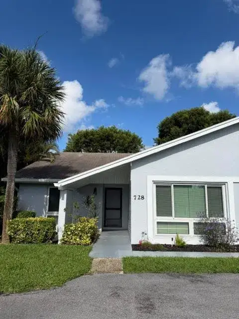 2 bedroom 2 bath Residential Lease for rent at 728 Lago Road, Delray Beach FL 33445