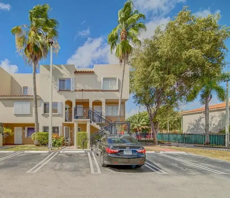 2 bedroom 2 bath Residential for sale at 551 NW 82ND Avenue # 526, Miami FL 33126