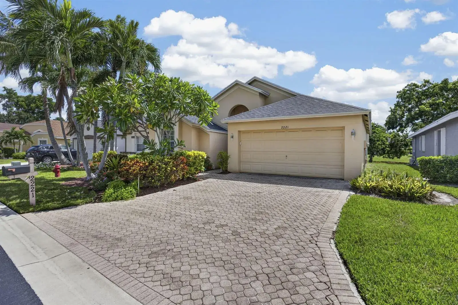 3 bedroom 2 bath Residential for sale at 2221 SOUNDINGS Court, FL 33413