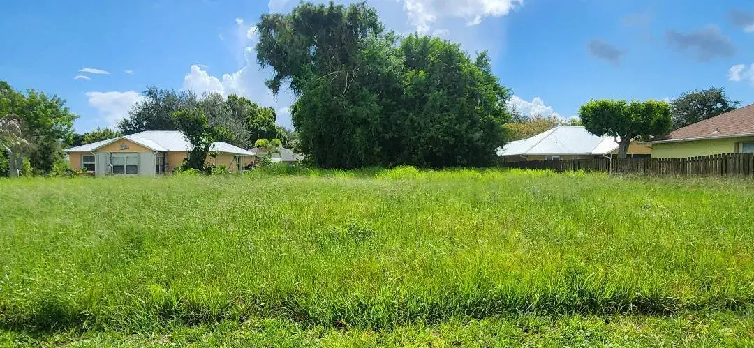 8247 SANDPINE Circle, Port St. Lucie FL 34952
