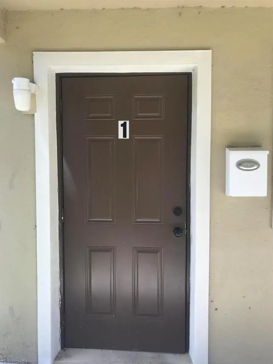 1 bedroom 1 bath Residential Lease for rent at 508 57th Street # 1, West Palm Beach FL 33407