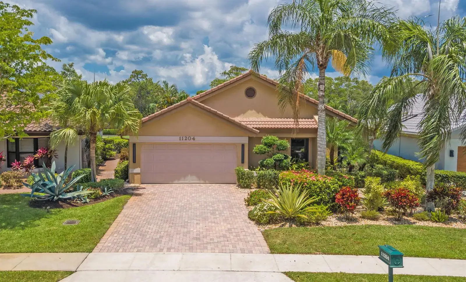 2 bedroom 2 bath Residential for sale at 11204 Cloverleaf Circle, Boca Raton FL 33428