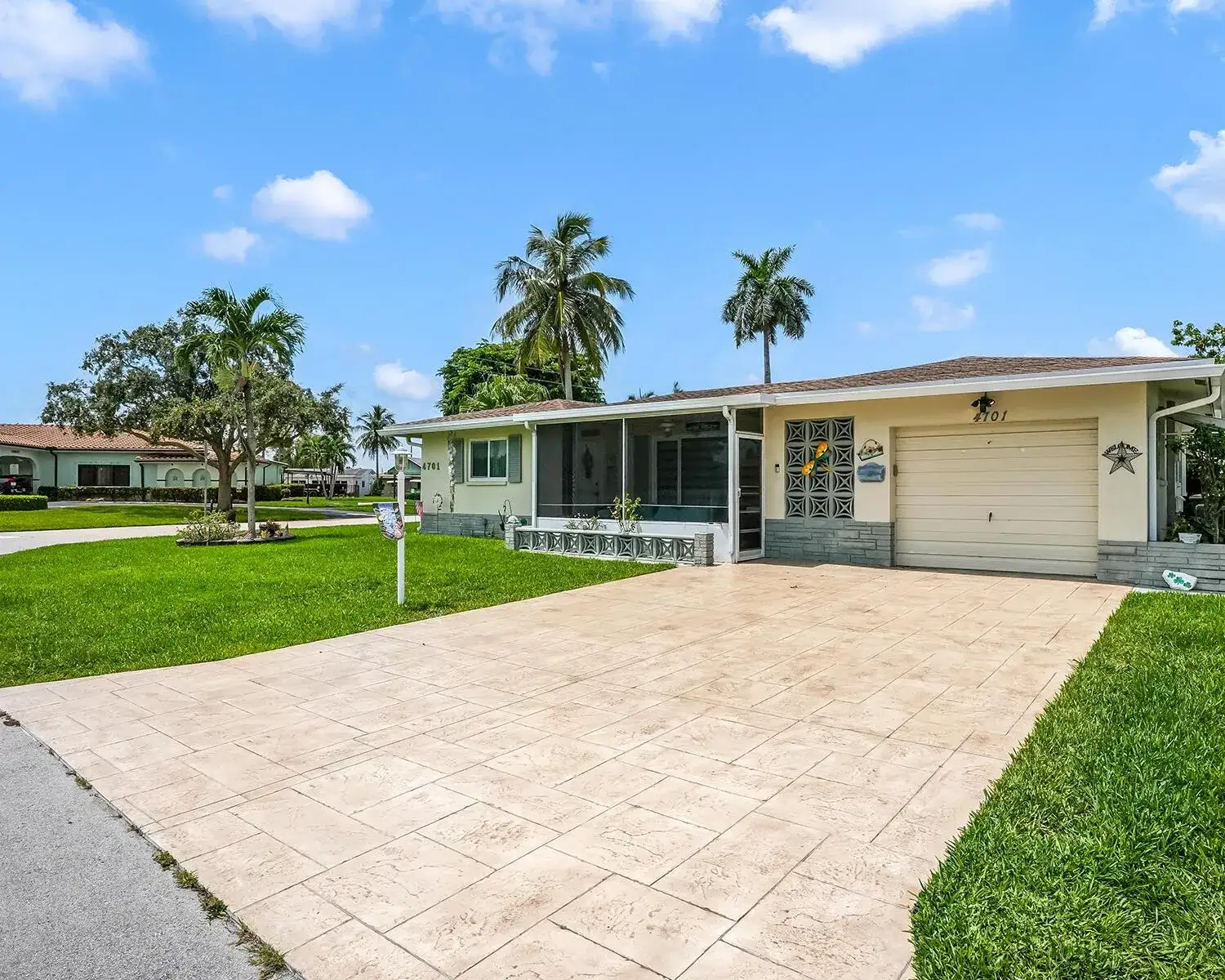 2 bedroom 2 bath Residential for sale at 4701 NW 47th Terrace, Tamarac FL 33319