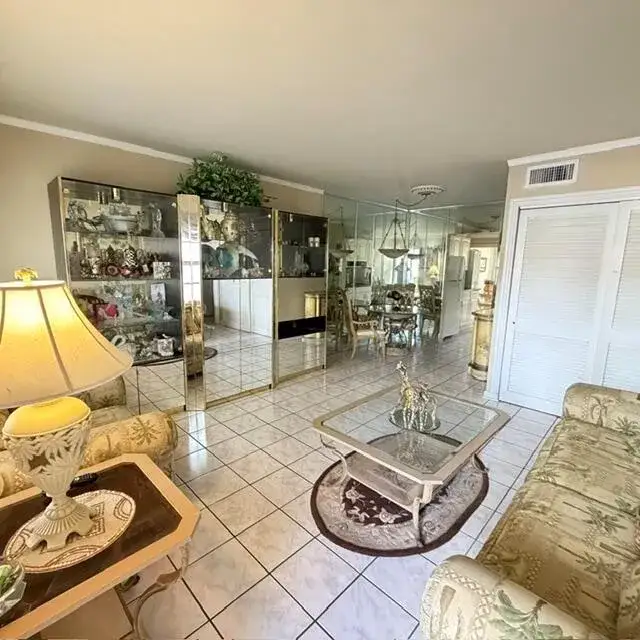 1 bedroom 1 bath Residential for sale at 6 Abbey Lane # 104, Delray Beach FL 33446