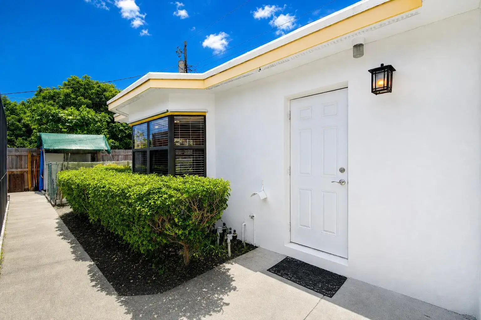 1 bedroom 1 bath Residential Lease for rent at 1316 DATE PALM Drive Rear, Lantana FL 33462