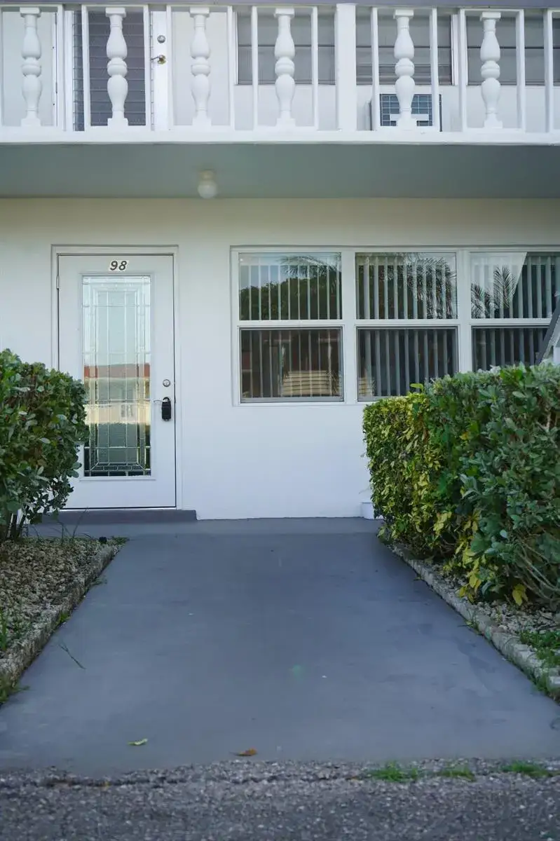 1 bedroom 1 bath Residential for sale at 97 BERKSHIRE E, West Palm Beach FL 33417