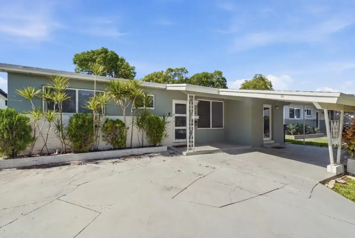 4 bedroom 3 bath Residential for sale at 309 SW 7TH Court, Hallandale Beach FL 33009